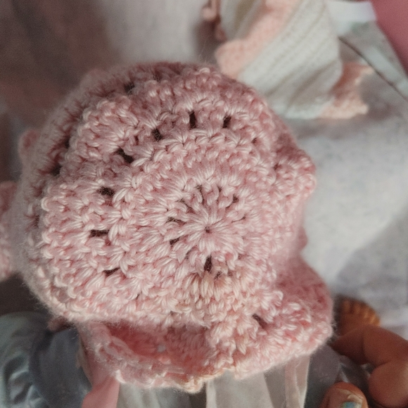 Handmade pink crochet baby bonnet hat - Picture 5 of 5